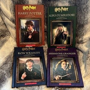 NWOT Set of 4 Harry Potter cinematic guides, Scholastic Book